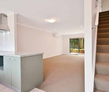 Spacious Three Bedroom in Birkdale - Photo 5