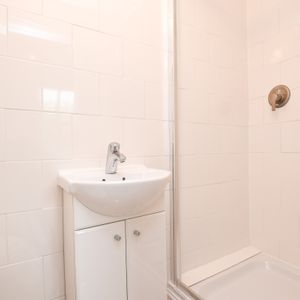 Manstone Road, London, NW2 - Photo 3