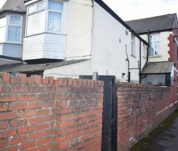 2 bedroom ground floor flat to rent - Photo 2