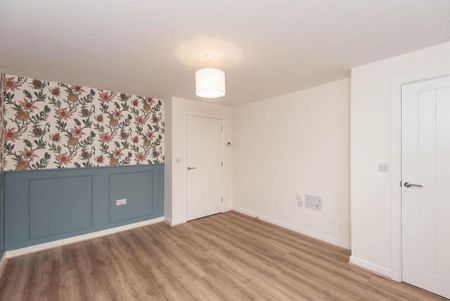 3 bedroom semi-detached house to rent - Photo 3