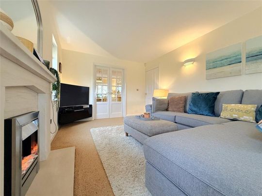 4 bedroom detached house to rent - Photo 1