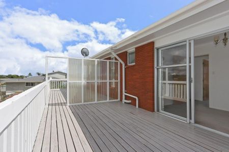 Retro Seaside Home - Papamoa - Photo 2