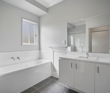 Stylish Brand-new Family Home in Park Lane Reserve Estate - Photo 6