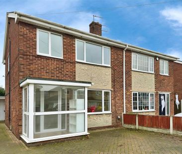 3 bedroom semi-detached house to rent - Photo 3