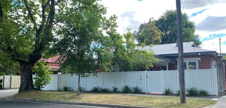 Spacious Family Home In The Heart Of Central Albury - Photo 3