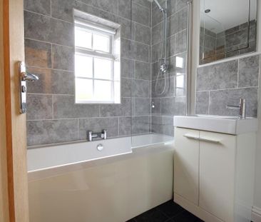 3 bedroom terraced house to rent - Photo 6