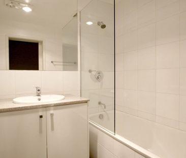 Stunning studio, in a distinctive block. - Photo 4