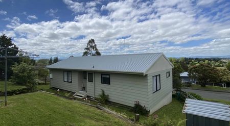 3 Bedrooms in Feilding - Photo 2