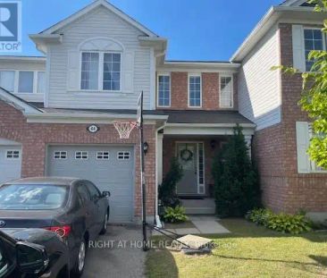 44 SENIOR CRESCENT — 3 Bedroom - Photo 1