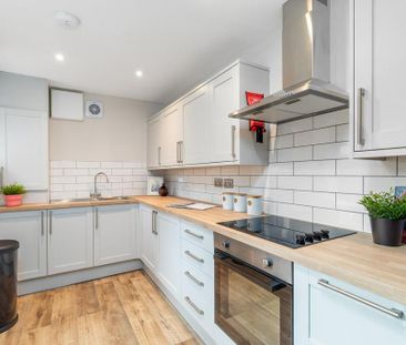 6 bedroom house to rent - Photo 1