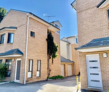 Modern Town House - Photo 2