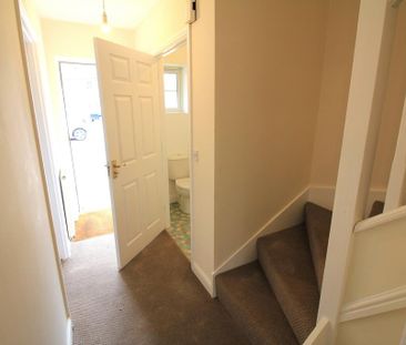 3 bedroom end of terrace house to rent - Photo 3