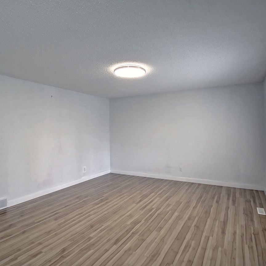 Beautiful 5-Bedroom Bungalow for Rent – 6607 Malvern Road NE Available Jan 1, 2026 - Photo 1