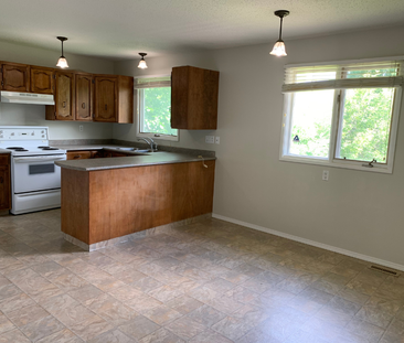 Large main floor suite in Sutherland - Photo 4 | Rentumo