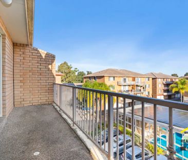 “"Neat Riverpark Unit"” - Photo 1