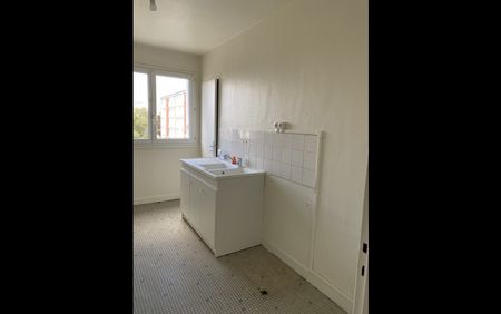 Location Appartement 4 pièces 70 m² Issoudun - Photo 2