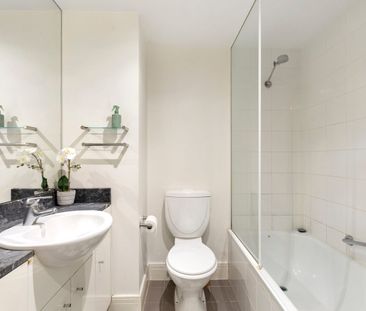 Executive Living In Style With Pool, Gym & Sauna To Relax After Wor... - Photo 5