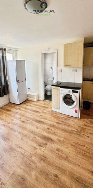 Studio to rent - Photo 1