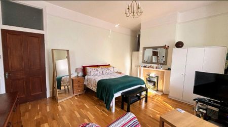 Room in a Shared Flat, Rosemary Court, NW6 - Photo 2