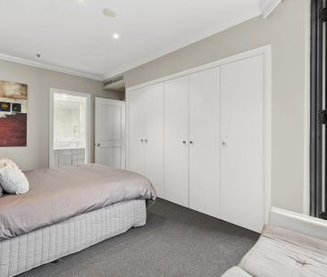 Stylish Oversized 3 Bedroom Residence with Harbour Views | Furnished - Photo 6