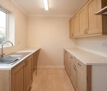2 bedroom semi-detached bungalow to rent - Photo 5