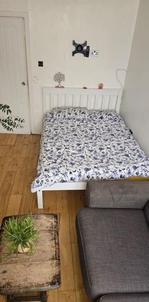 1 bedroom in a flat share to rent - Photo 1