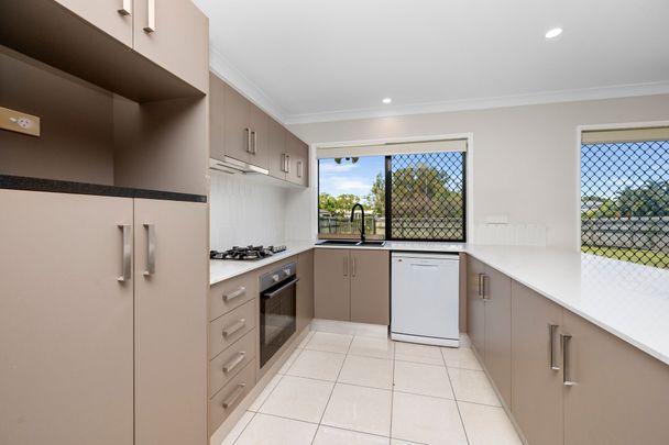 Beautiful Three Bedroom Family Home - Photo 1