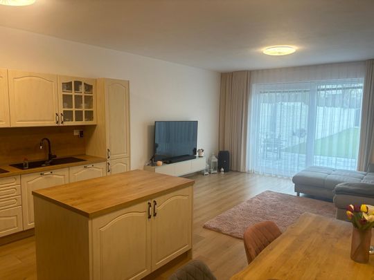 Prenájom 5 izbový rodinný dom v Malom Raji, Slovenský Grob , zariadený - Photo 1