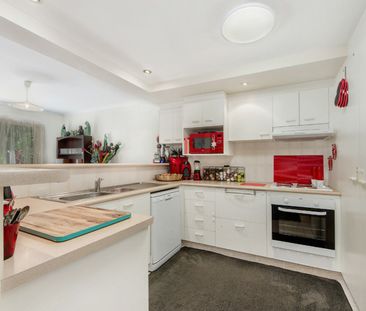 26 1-5 Santa Cruz Boulevard, Clear Island Waters QLD 4226 - House F... - Photo 6