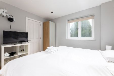Sandycombe Road, Richmond, TW9 studio to rent - Photo 2