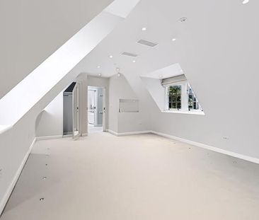 Somerset Square, W14 - Photo 1