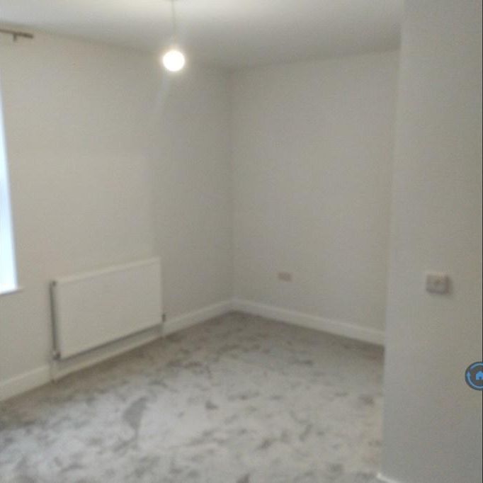 2 bedroom end of terrace house to rent - Photo 1