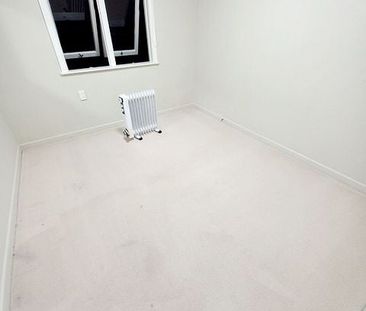 Spacious 3Bedroom 1Bath Home in Hillpark! - Photo 2