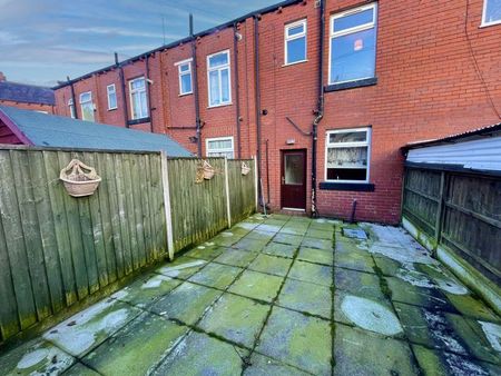 2 bedroom terraced house to rent - Photo 2