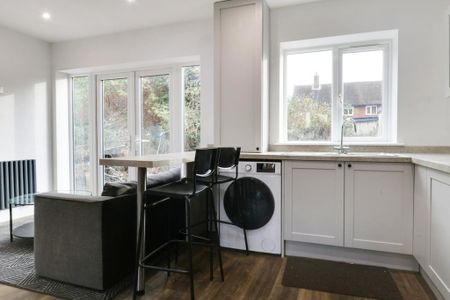 3 bedroom semi-detached house to rent - Photo 3