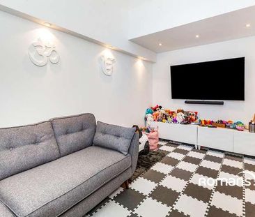 Eskdale Gardens, Maidenhead, Berkshire, SL6 - Photo 1