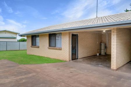 Neat Lowset Unit in South Toowoomba Near Locals Amenities - Photo 5