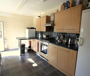 7 bedroom house of multiple occupation to rent - Photo 1