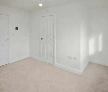 2 bedroom semi-detached house to rent - Photo 5