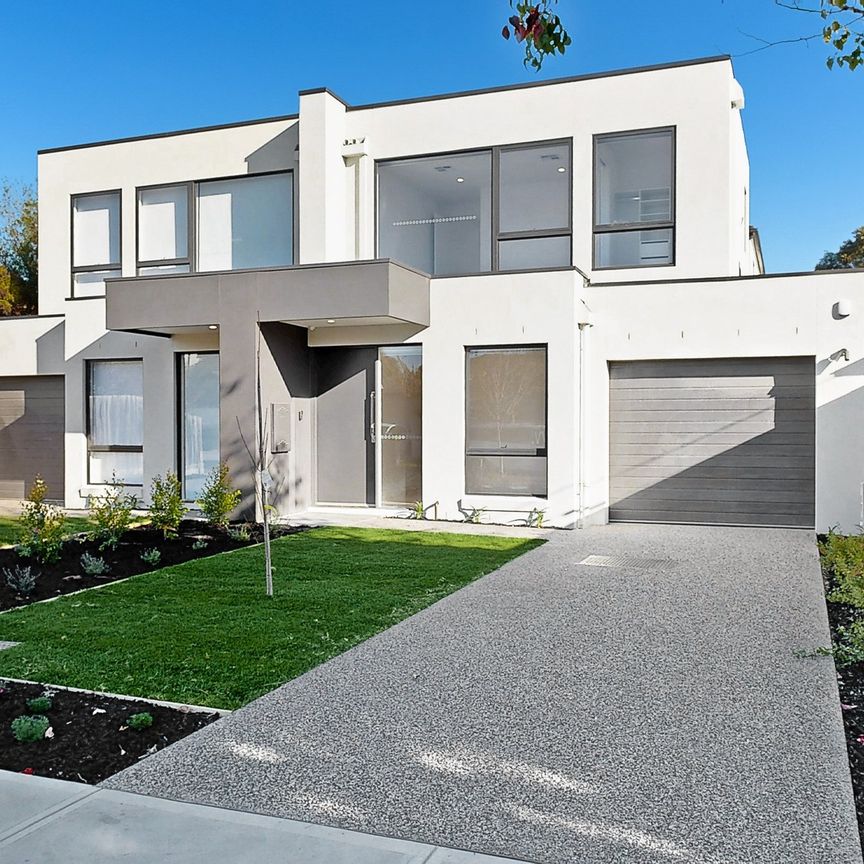 Brand New Townhouse 4 Bedrooms 4 Ensuites - Photo 1