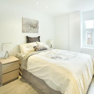 2 bedroom flat in Fulham - Photo 2