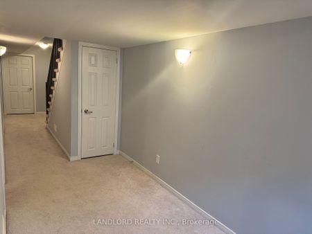 Condo Townhouse For Lease | W8062450 - Photo 4