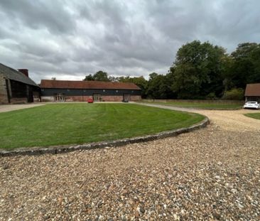 The Stables, Wadesmill, Ware - Photo 1