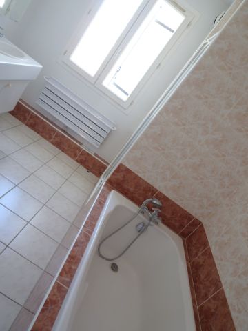 Location Appartement 6 pièces 119m² COGNAC 16100 - Photo 4