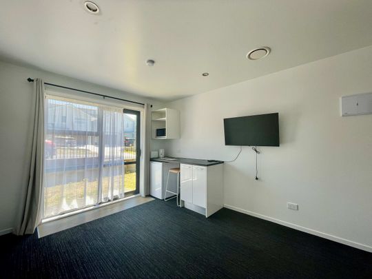Beautifully presented studio in Temple View - Photo 1