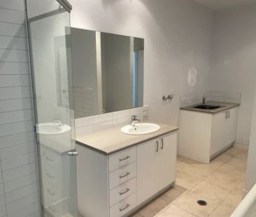 Huge Apartment Located in a Boutique Block - Photo 3