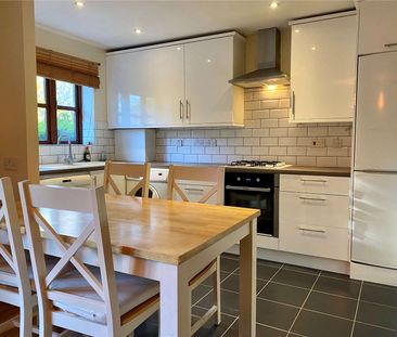 A ground floor two bedroom apartment to rent, in a convenient devel... - Photo 2