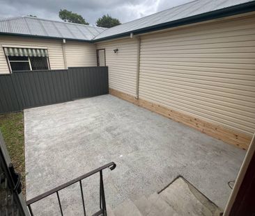 Convenient & Comfortable Living in Bomaderry - Photo 2