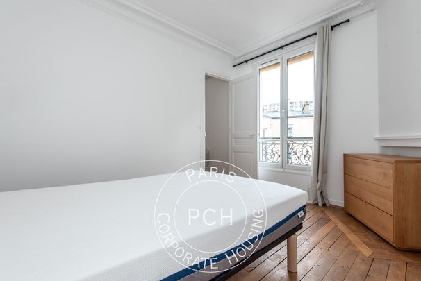 Rue Mathurin Régnier, - Photo 1