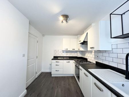 3 bedroom semi-detached house to rent - Photo 4